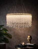 نجفة بإضاءة باللون الذهبي