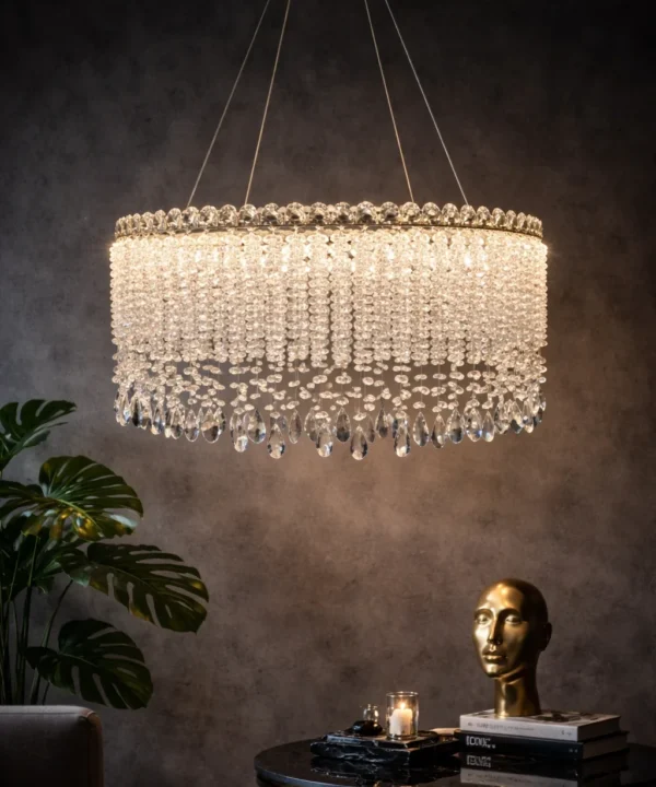 نجفة بإضاءة باللون الذهبي